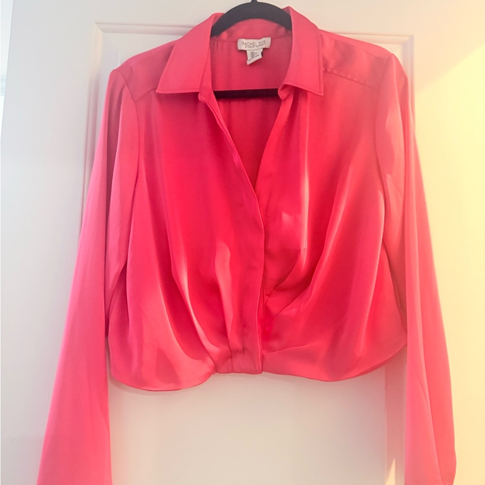 D45: Rachel Zoe Pink Cropped Blouse with Notched Collar (MEDIUM)